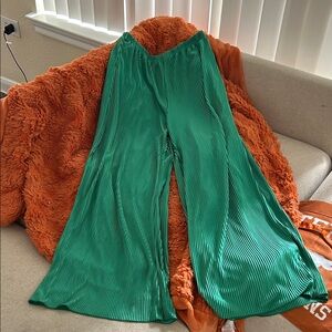 Emerald Green Wide-Leg Pleated Pants